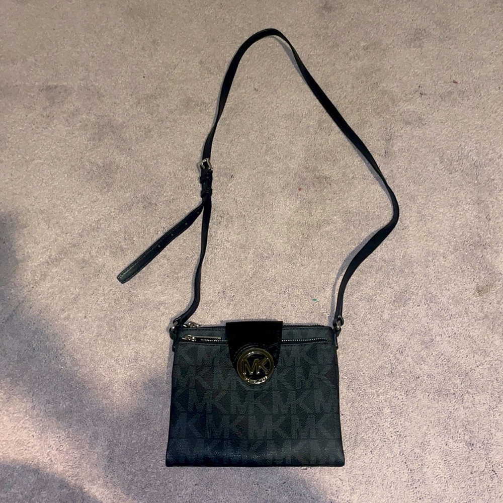 Brand: Michael Kors Color: Black Size: One size